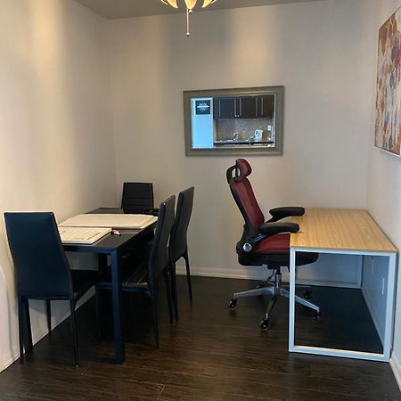 Executive 1 Bedroom Condo Sleeps 2 Торонто Экстерьер фото