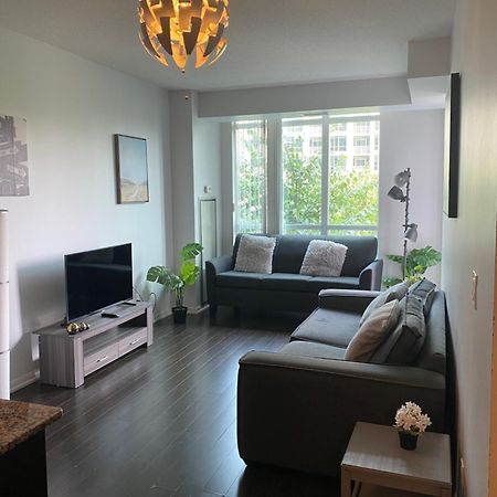 Executive 1 Bedroom Condo Sleeps 2 Торонто Экстерьер фото