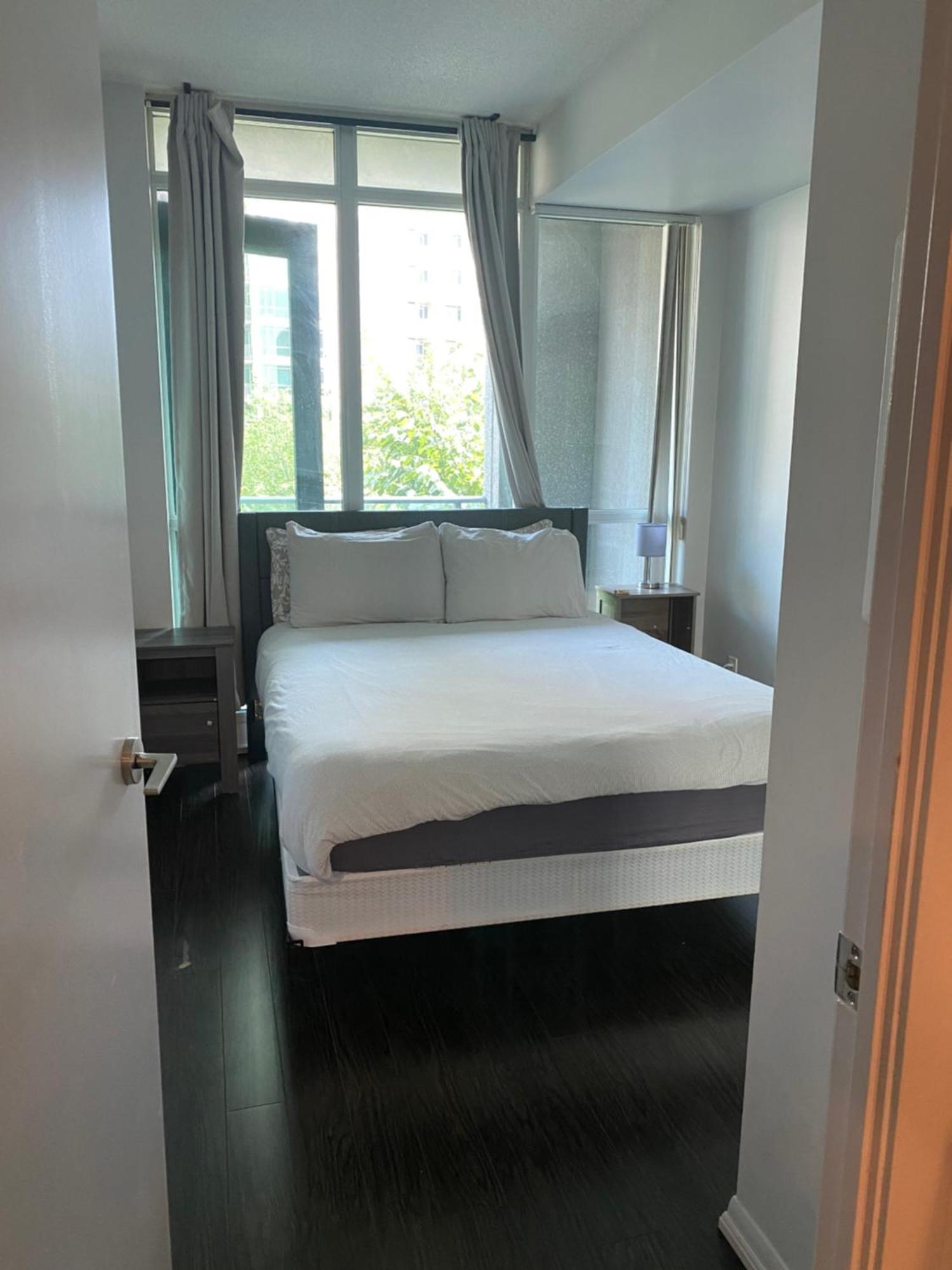 Executive 1 Bedroom Condo Sleeps 2 Торонто Экстерьер фото