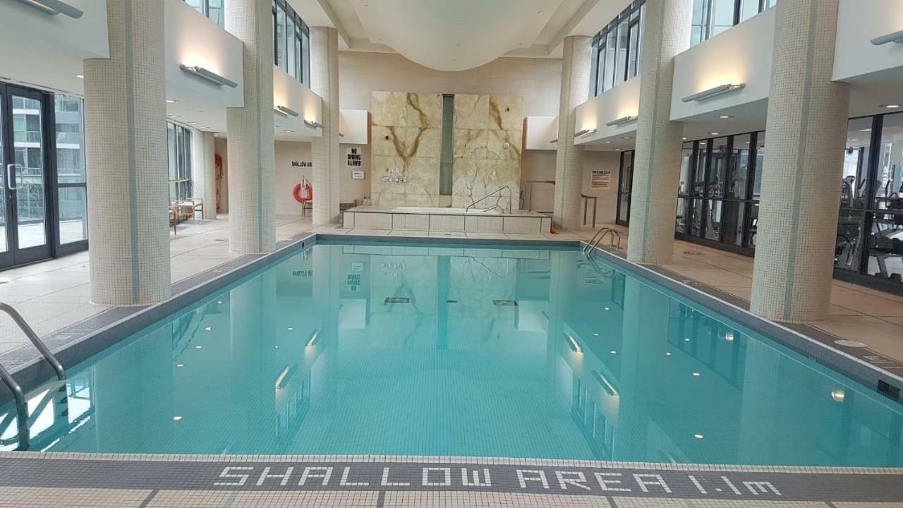 Executive 1 Bedroom Condo Sleeps 2 Торонто Экстерьер фото