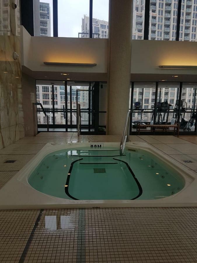 Executive 1 Bedroom Condo Sleeps 2 Торонто Экстерьер фото