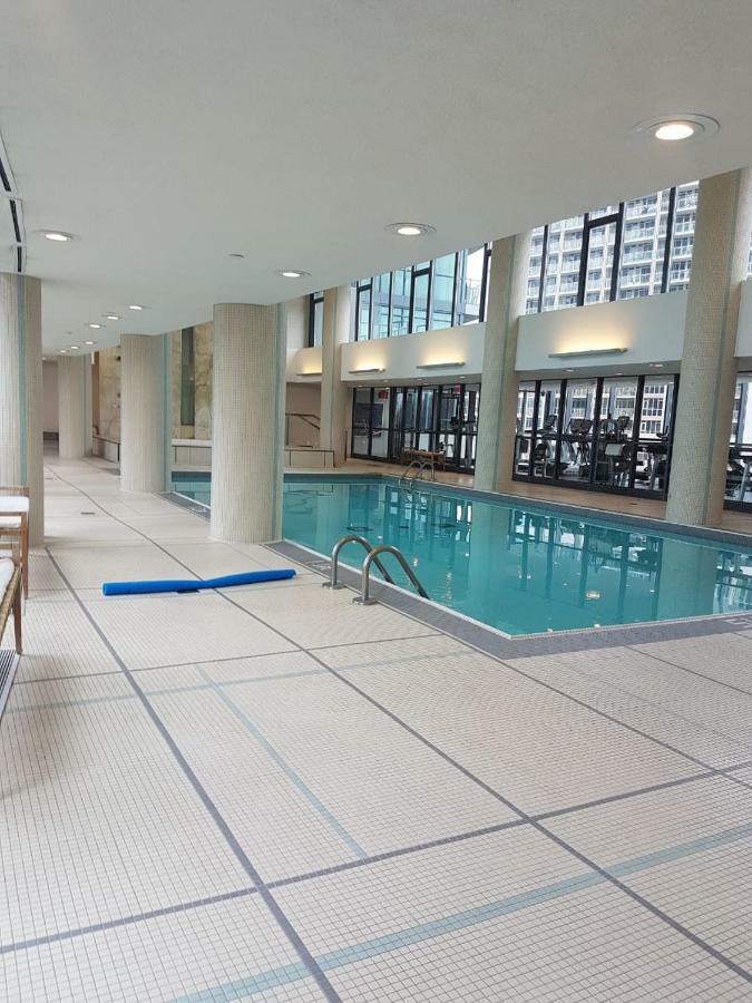 Executive 1 Bedroom Condo Sleeps 2 Торонто Экстерьер фото