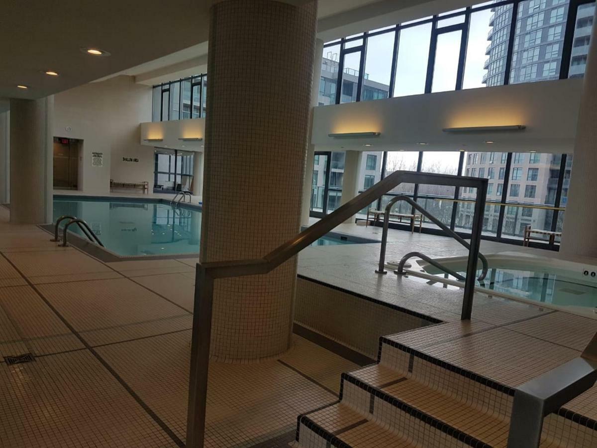 Executive 1 Bedroom Condo Sleeps 2 Торонто Экстерьер фото