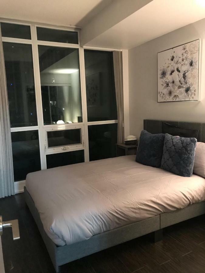 Executive 1 Bedroom Condo Sleeps 2 Торонто Экстерьер фото
