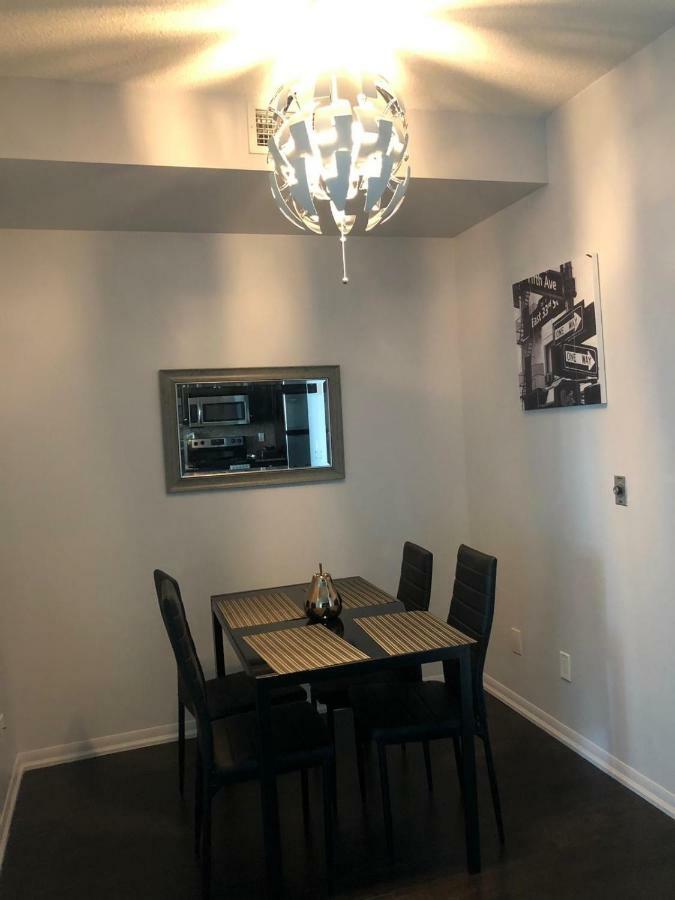 Executive 1 Bedroom Condo Sleeps 2 Торонто Экстерьер фото