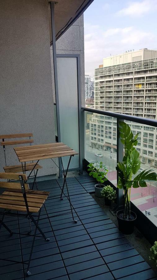 Executive 1 Bedroom Condo Sleeps 2 Торонто Экстерьер фото