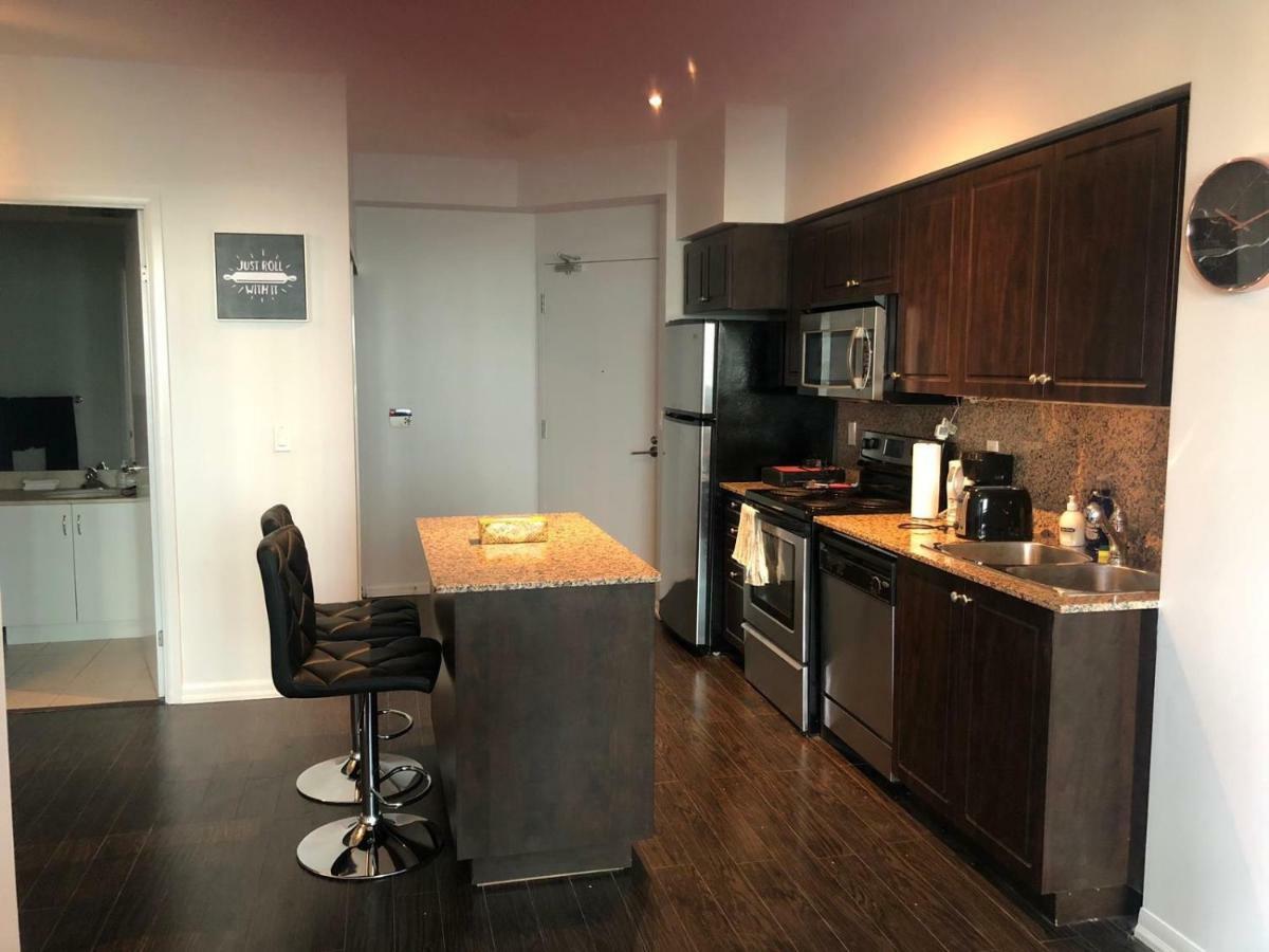 Executive 1 Bedroom Condo Sleeps 2 Торонто Экстерьер фото