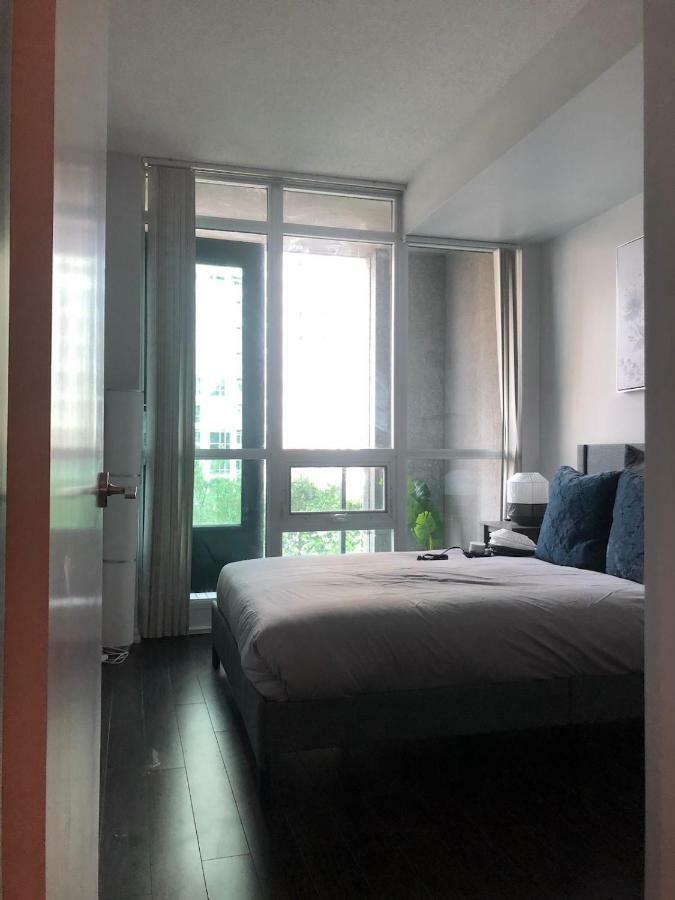 Executive 1 Bedroom Condo Sleeps 2 Торонто Экстерьер фото