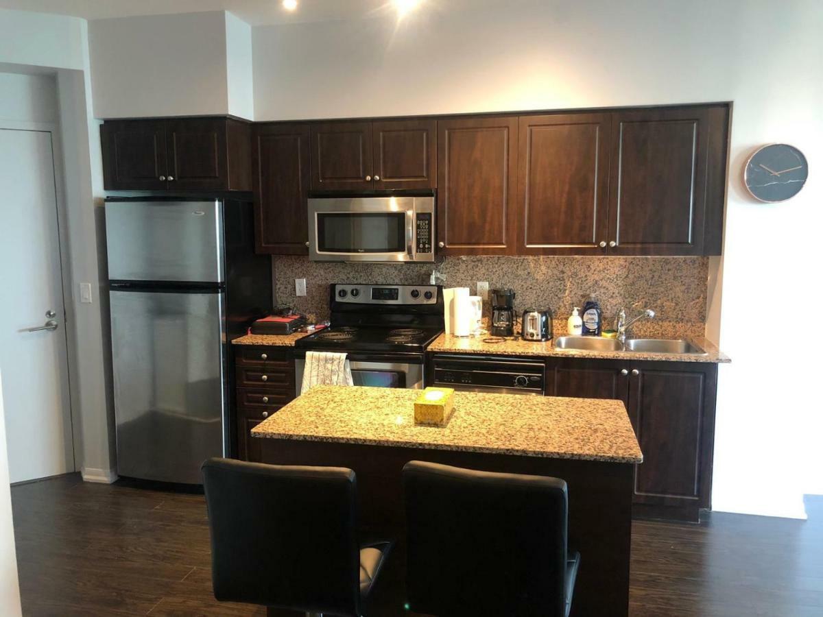 Executive 1 Bedroom Condo Sleeps 2 Торонто Экстерьер фото