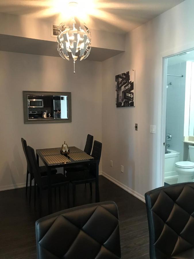 Executive 1 Bedroom Condo Sleeps 2 Торонто Экстерьер фото