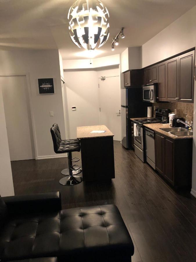 Executive 1 Bedroom Condo Sleeps 2 Торонто Экстерьер фото