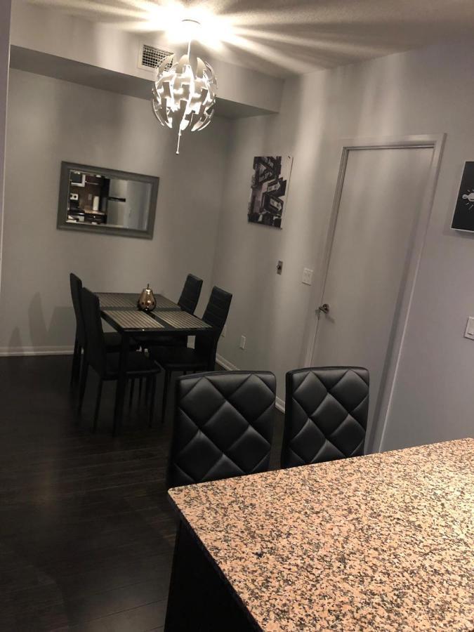 Executive 1 Bedroom Condo Sleeps 2 Торонто Экстерьер фото